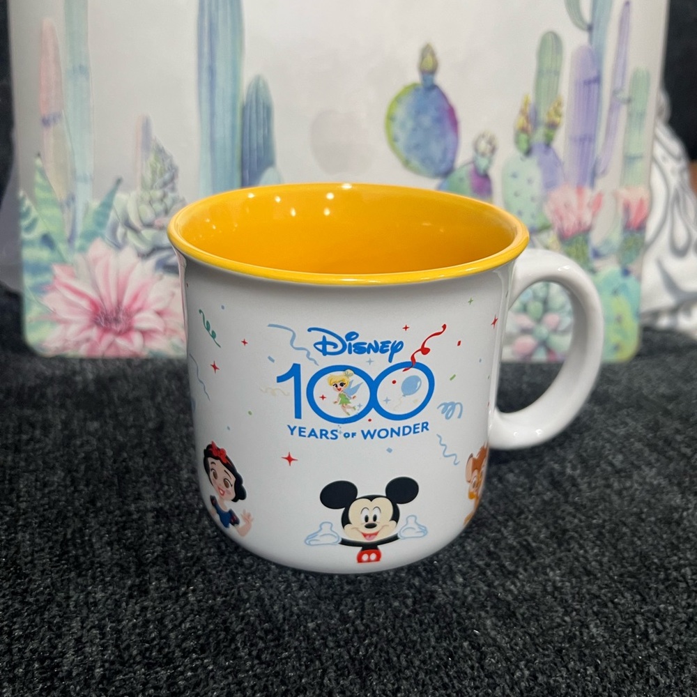 Disney. OS. White